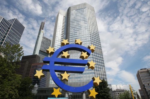 Σε μειονεκτική θέση οι ελληνικές τράπεζες εν όψει των stress test της ΕΚΤ