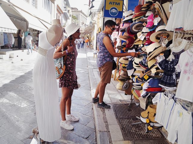 Ποια Ελλάδα Πακετάρουν οι Τουρίστες στη Βαλίτσα της Επιστροφής;