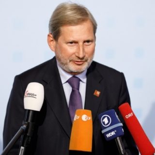 Να προχωρήσει γρήγορα στην συνταγματική αλλαγή, ζητά από τη Βουλή της ΠΓΔΜ ο Γ. Χαν