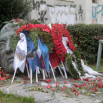 Νεαροί εμπόδισαν στελέχη του ΣΥΡΙΖΑ να καταθέσουν στεφάνι στο Πολυτεχνείο
