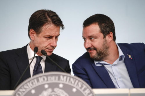 Σε «ελεύθερη πτώση» η θέση της Ιταλίας στη διεθνή κατάταξη των δημοκρατιών