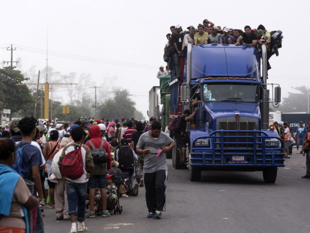 Στην πόλη του Μεξικού έφτασε το πρώτο καραβάνι μεταναστών από την Κεντρική Αμερική