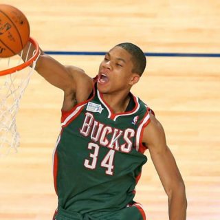 Γιάννης Αντετοκούνμπο: Εγώ και τα αδέλφια μου είμαστε Ελληνονιγηριανοί και σε όποιον αρέσει