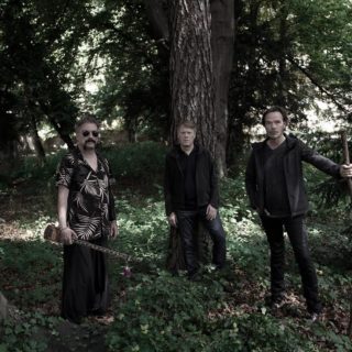 Για τον Hugo Race οι DirtΜusic είναι η συνάντηση της Ανατολής με τη Δύση