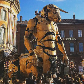 Ένας γιγάντιος Μινώταυρος «ξεχύθηκε» στους δρόμους της Τουλούζης