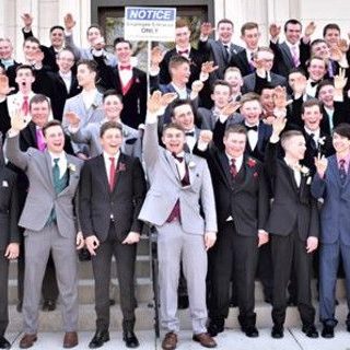 Έφηβοι μαθητές στις ΗΠΑ χαιρετούν ναζιστικά σε χορό αποφοίτων