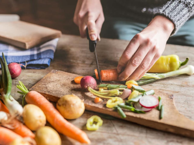 Single στην κουζίνα: τι να έχεις πάντα στην κατάψυξη για να τρως καλά