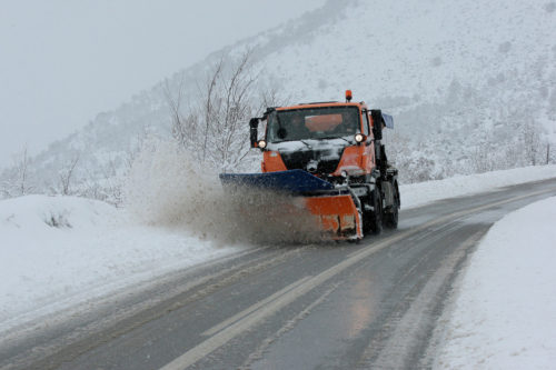 Τα χιόνια έφτασαν στην Αττική – Διακοπή κυκλοφορίας στη λεωφόρο Πάρνηθος