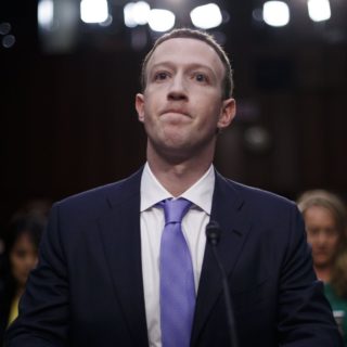 2018: Η χρονιά που θέλει να ξεχάσει ο Mark Zuckerberg