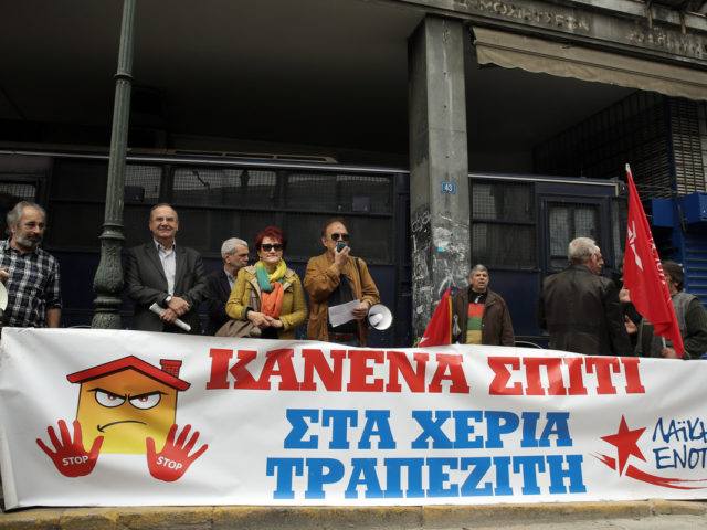 Τσόμσκι, Μελανσόν και άλλοι υπογράφουν κείμενο αλληλεγγύης για τις διώξεις αγωνιστών ενάντια στους πλειστηριασμούς στην Ελλάδα