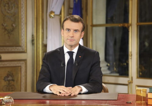 Γαλλία: Aριστερά κα Kεντροαριστερά απέρριψαν τις εξαγγελίες Μακρόν