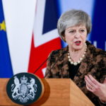 Αναβολή για το Brexit θα ζητήσει σήμερα η Τερέζα Μέι