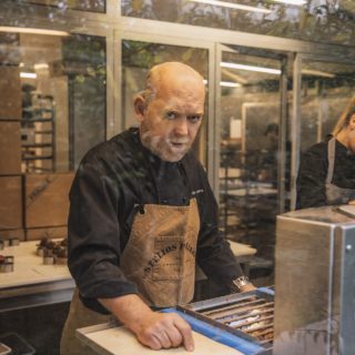 Στέλιος Παρλιάρος: Ο άνθρωπος που έβαλε τη ζαχαροπλαστική στο σαλόνι μας