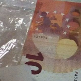 Μετανάστες στον Έβρο πήραν ξύλα από κλειστό καφενείο για να ζεσταθούν και άφησαν χρήματα με ένα σημείωμα