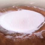 Αυτός ο κρατήρας του Άρη μοιάζει περισσότερο με μια τεράστια πίστα για σκι