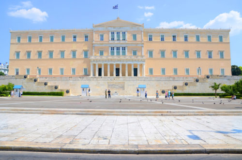 Βουλή: «Ανάρτηση της ισπανικής σημαίας στη Βουλή των Ελλήνων ως έκφραση αλληλεγγύης προς τον λαό της Ισπανίας»