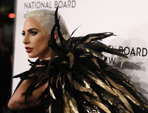 Η Lady Gaga δηλώνει μετανιωμένη που συνεργάστηκε με τον Ρ.Κέλι