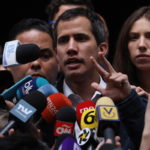 Το Κρεμλίνο καταγγέλλει για ανάμιξη στις εσωτερικές υποθέσεις ξένης χώρας τις ευρωπαϊκές χώρες που αναγνώρισαν τον Γκουαϊδό