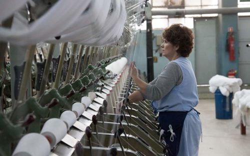 Αντιδράσεις του Συνδέσμου Ελλήνων Βιομηχάνων Κλωστοϋφαντουργών για επικείμενη αύξηση του κατώτατου μισθού