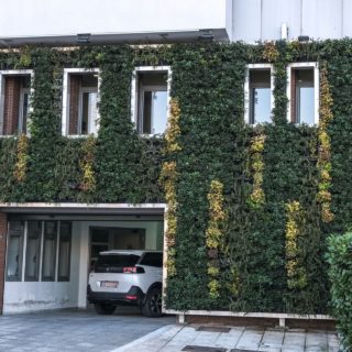 Αυτός είναι ο πρώτος κάθετος κήπος σε δημόσιο κτίριο