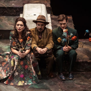 «Να ντύσουμε τους γυμνούς». Ναι, οπωσδήποτε!