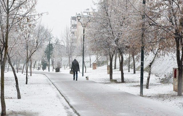 Σε λευκό κλοιό όλη η χώρα