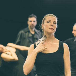 Έντα Γκάμπλερ στο ΚΠΙΣΝ: Δείτε αποκλειστικά στην Popaganda φωτογραφίες από τις πρόβες