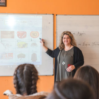 Τι σημαίνει για ένα προσφυγόπουλο να πηγαίνει σε ελληνικό σχολείο;