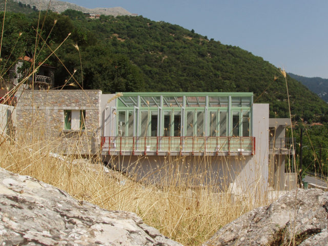Στην ορεινή Ηλεία θα συναντήσετε το πιο μοντέρνο δημαρχείο της Ελλάδας
