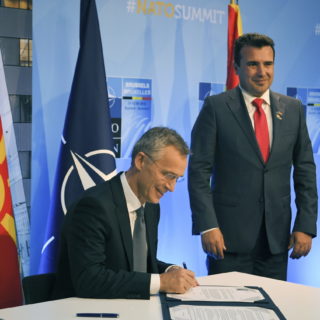 Σήμερα η υπογραφή του πρωτοκόλλου εισδοχής της Βόρειας Μακεδονίας στο ΝΑΤΟ