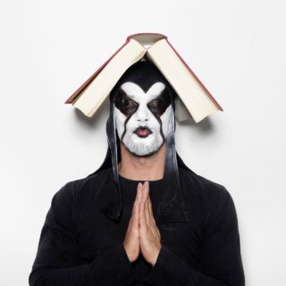 Ο Σταύρος Μητρόπουλος των Dirty Granny Tales μετακινείται εδώ και είκοσι χρόνια με ποδήλατο