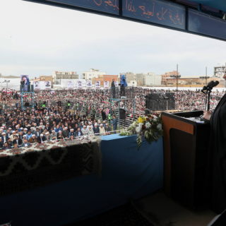 Πλήθος κόσμου συγκεντρώθηκε στην Τεχεράνη για να γιορτάσει τα 40 χρόνια από την ίδρυση της Ισλαμικής Δημοκρατίας