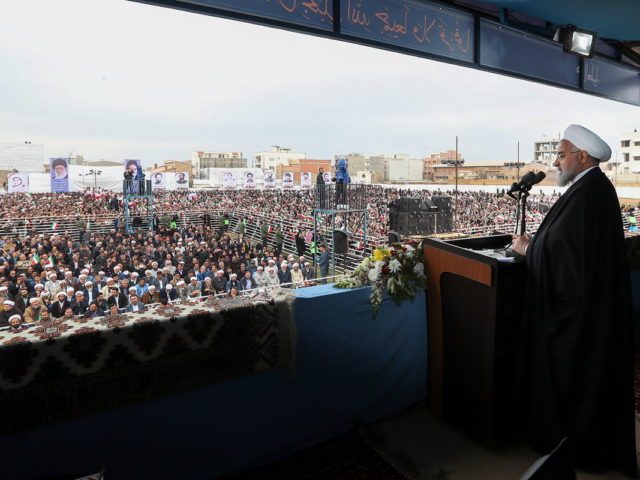 Πλήθος κόσμου συγκεντρώθηκε στην Τεχεράνη για να γιορτάσει τα 40 χρόνια από την ίδρυση της Ισλαμικής Δημοκρατίας