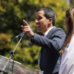 Βενεζουέλα: Ο Γκουαϊδό αψηφά τον Μαδούρο προσπαθώντας να οργανώσει την παροχή διεθνούς ανθρωπιστικής βοήθειας