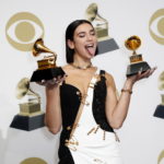 Dua Lipa, J Balvin και Μάθιου ΜακΚόναχι στο «Hello 2021» του YouTube την παραμονή της Πρωτοχρονιάς