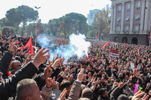 Αλβανία: 15 διαδηλωτές συνελήφθησαν μετά τα χθεσινά επεισόδια