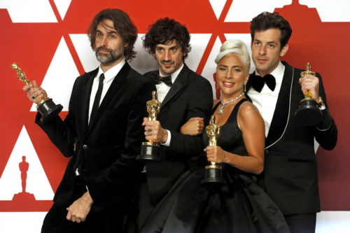 Lady Gaga – Μπράντλεϊ Κούπερ: Το ντουέτο που μάγεψε τα Oscars [BINTEO]