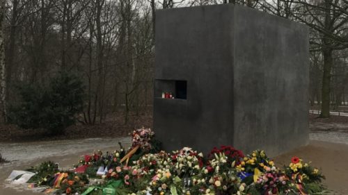 Βανδάλισαν για δεύτερη φορά το «Μνημείο Στους Ομοφυλόφιλους Που Διώχθηκαν Επί Ναζισμού»