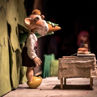 Ένα οικογενειακό, οκτώ γενιών, κουκλοθέατρο μαγεύει τα παιδιά της Τσεχίας