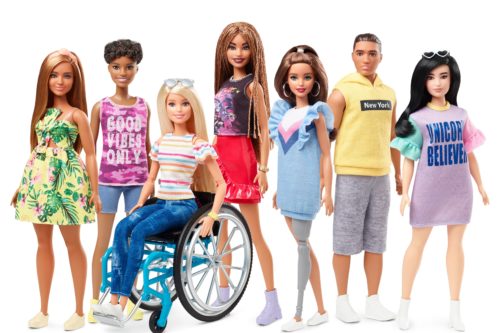 Η Barbie για πρώτη φορά σε αναπηρικό αμαξίδιο