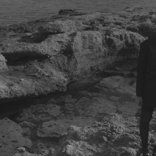 Σκοτεινά synths και Strawberry Pills forever