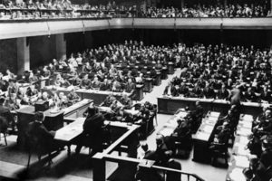 Στις 25 Φεβρουαρίου του 1919 κηρύσσεται με λαμπρότητα η έναρξη των εργασιών λειτουργίας της Κοινωνίας των Εθνών