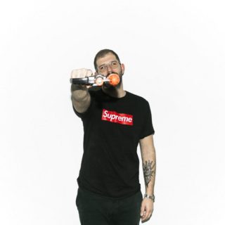 Ο Κωνσταντίνος Μπελιάς πιστεύει ότι όποιος κολλάει σε ταμπέλες χάνει όλη τη φάση