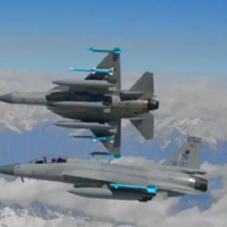 Η πακιστανική Πολεμική Αεροπορία κατέρριψε δύο ινδικά αεροσκάφη που εισήλθαν στον εναέριο χώρο της χώρας