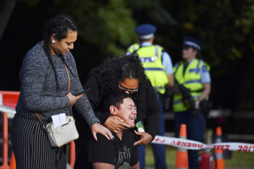Σοκαρισμένοι από το μακελειό του Κράισττσερτς οι Νεοζηλανδοί κάτοχοι όπλων εμφανίζονται έτοιμοι να τα παραδώσουν