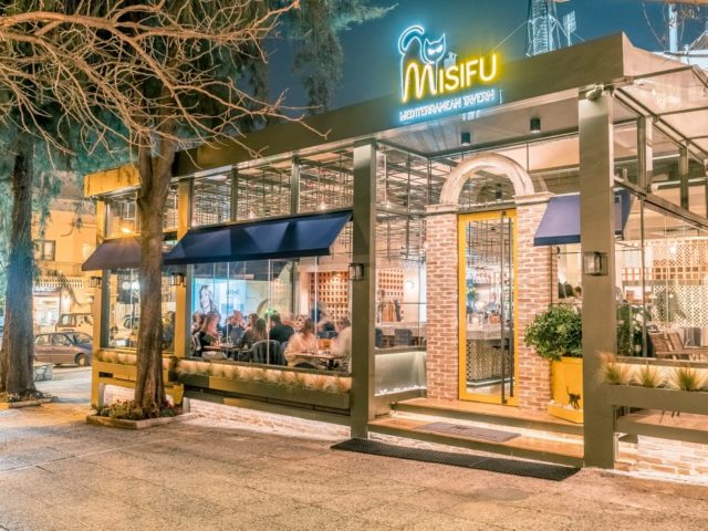 MISIFU: Ο κεραμιδόγατος που αγάπησε τη μεσογειακή κουζίνα
