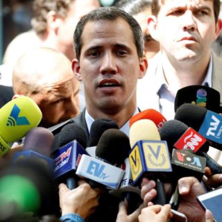 Η Αγγλία επαναβεβαιώνει πως θεωρεί τον Γκουαϊδό πρόεδρο της Βενεζουέλας – Αρνείται να επιστρέψει στη Βενεζουέλα τον χρυσό