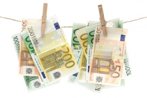 Η Ευρωβουλή επικρίνει το Συμβούλιο σχετικά με τη Μαύρη Λίστα για το ξέπλυμα χρήματος
