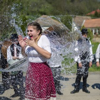 Το πιο περίεργο πασχαλινό έθιμο της Ουγγαρίας, και όχι μόνο.