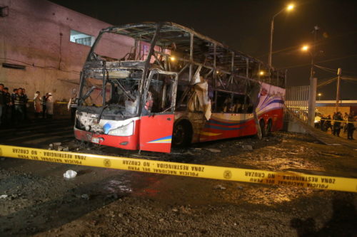 Περού: Τουλάχιστον 20 άνθρωποι έχασαν τη ζωή τους όταν λεωφορείο έπιασε φωτιά στη Λίμα